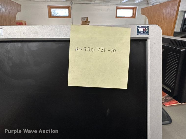 image for item NP9488 (10) HP monitors