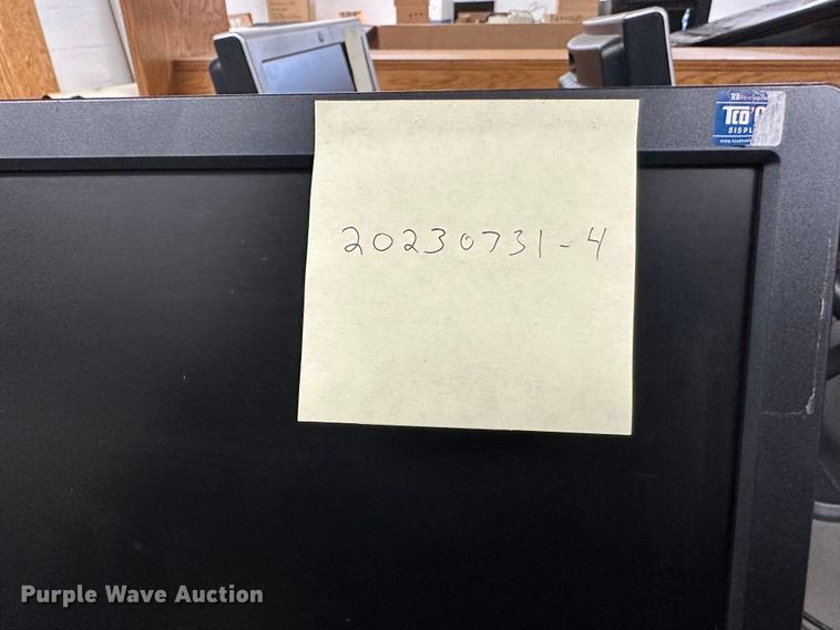 image for item NP9488 (10) HP monitors