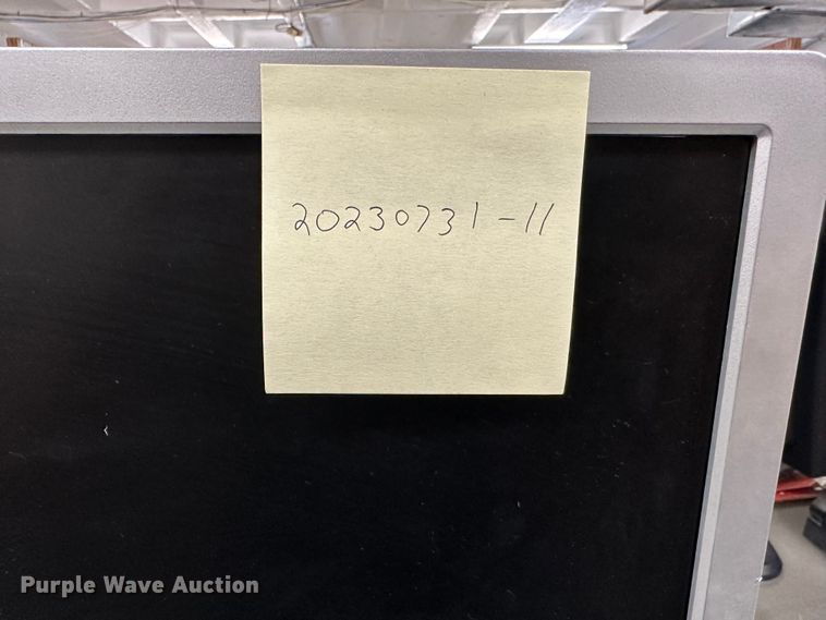 image for item NP9488 (10) HP monitors