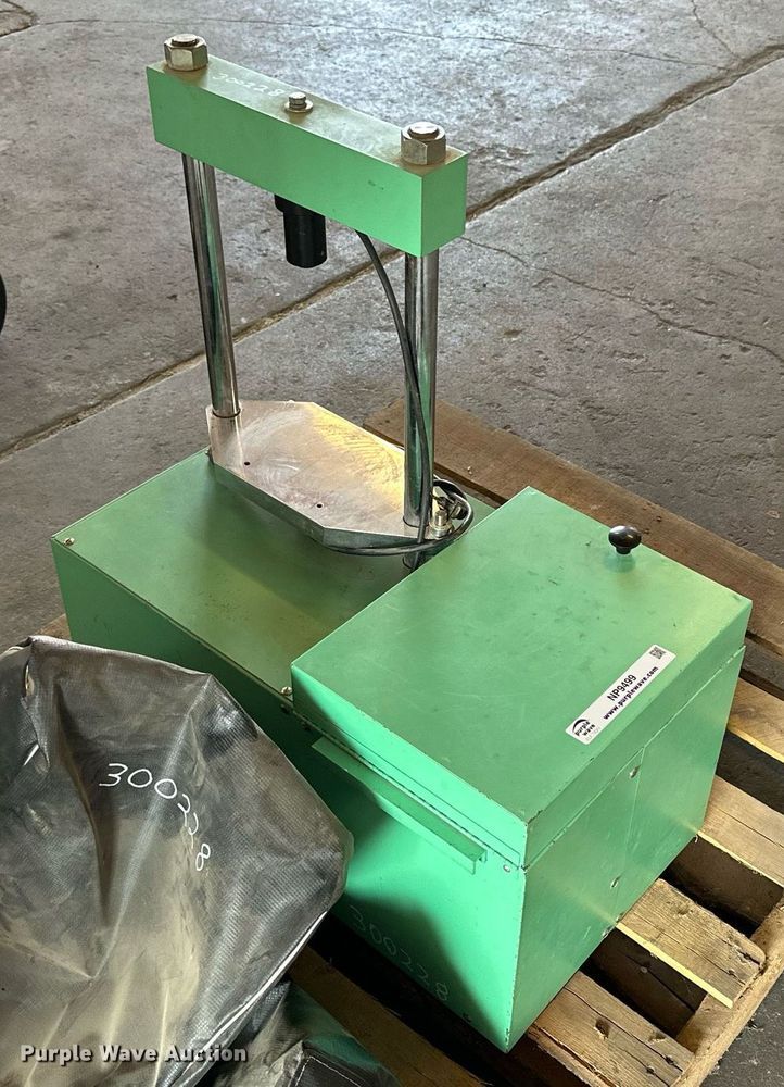 image for item NP9499 Marshall Pine AF850T  asphalt sample tester