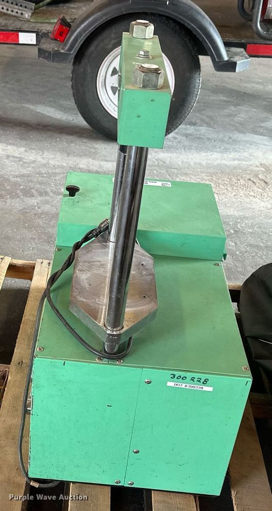 image for item NP9499 Marshall Pine AF850T  asphalt sample tester