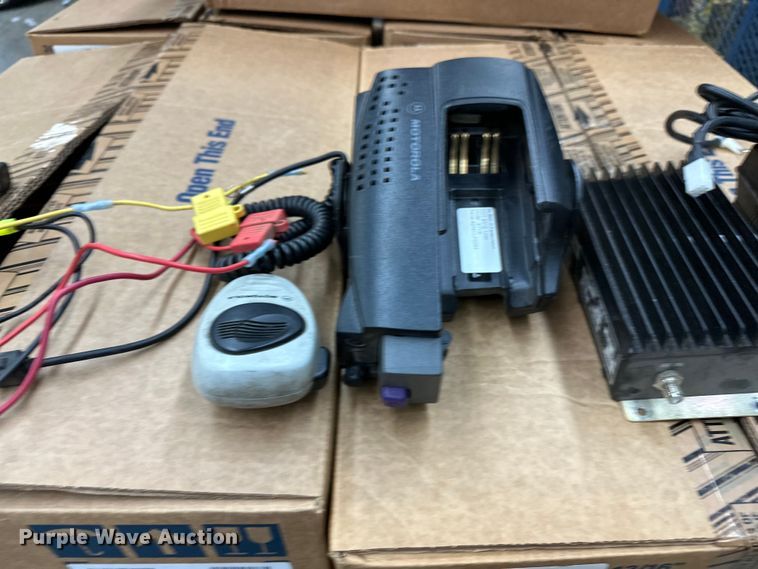 image for item NP9505 (114) Motorola radio adapters