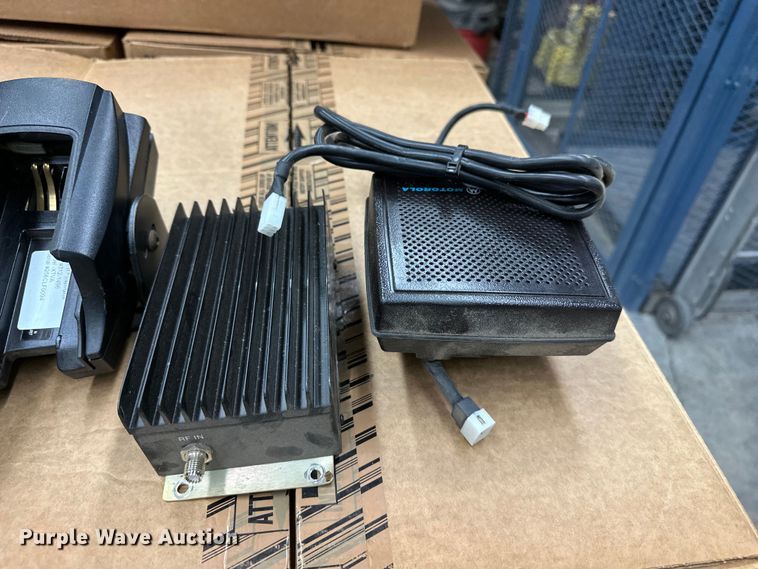 image for item NP9505 (114) Motorola radio adapters