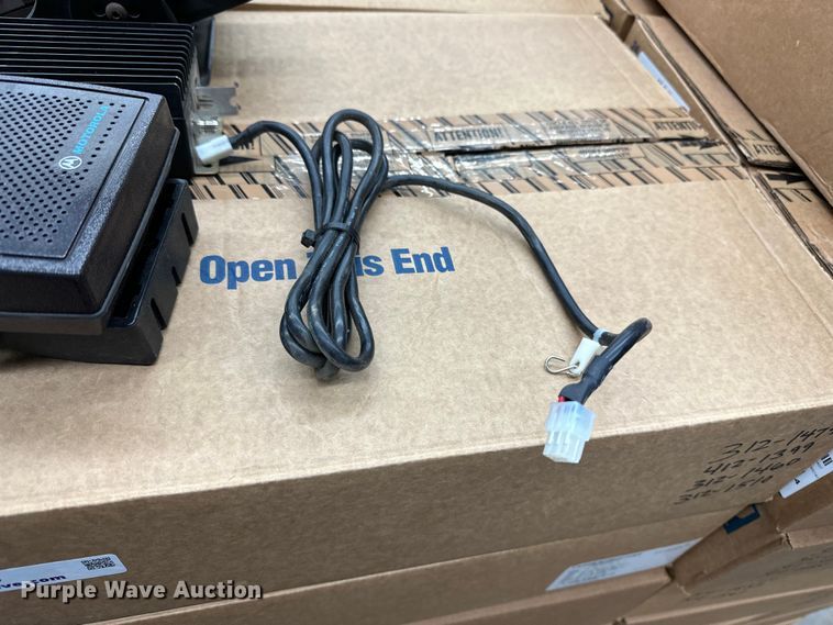 image for item NP9505 (114) Motorola radio adapters