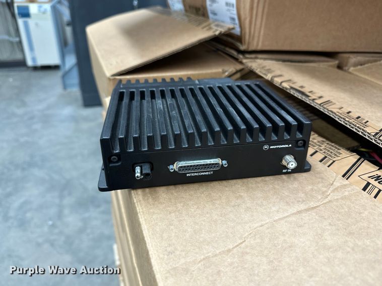 image for item NP9505 (114) Motorola radio adapters