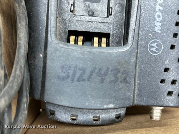 image for item NP9505 (114) Motorola radio adapters