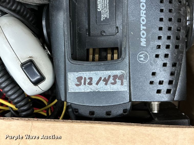 image for item NP9505 (114) Motorola radio adapters