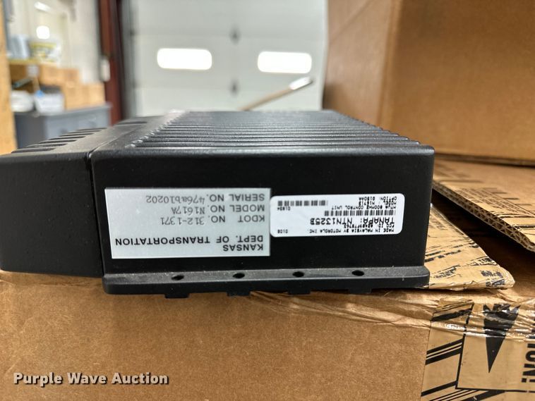 image for item NP9505 (114) Motorola radio adapters