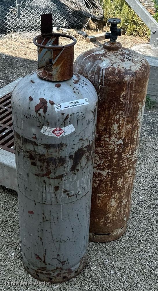image for item NP9510 (2) 100 gallon propane tanks