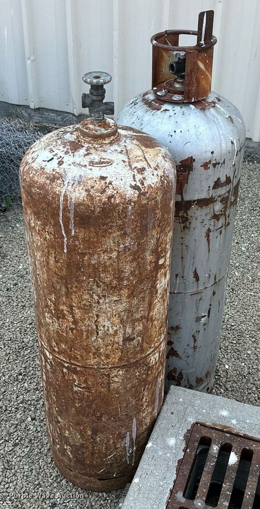 image for item NP9510 (2) 100 gallon propane tanks