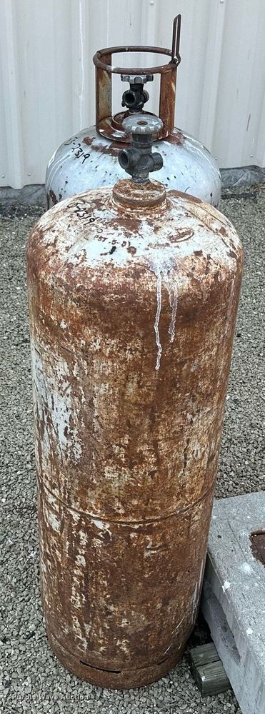 image for item NP9510 (2) 100 gallon propane tanks