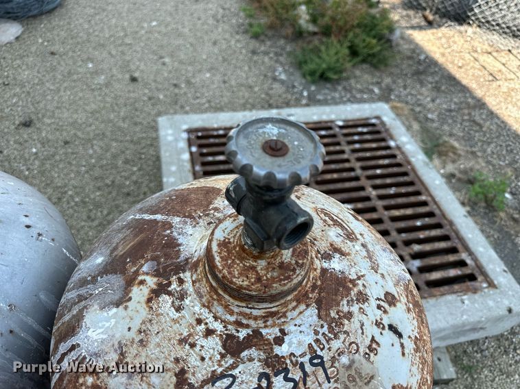 image for item NP9510 (2) 100 gallon propane tanks