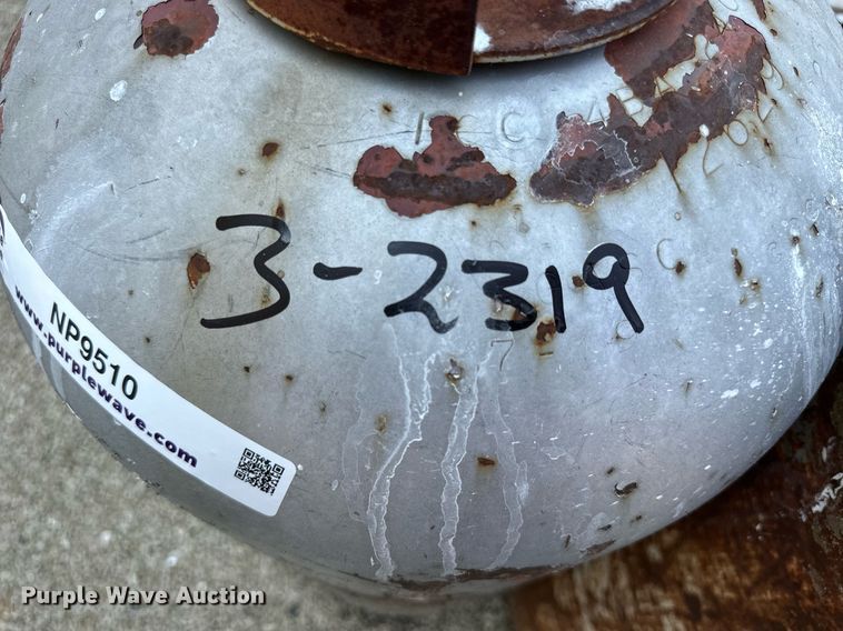 image for item NP9510 (2) 100 gallon propane tanks