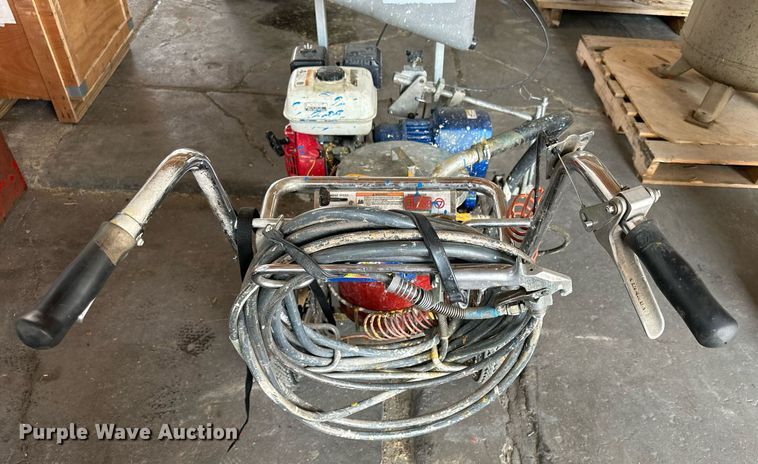 image for item NP9516 2001 Graco Line Lazer II 5900  paint striper