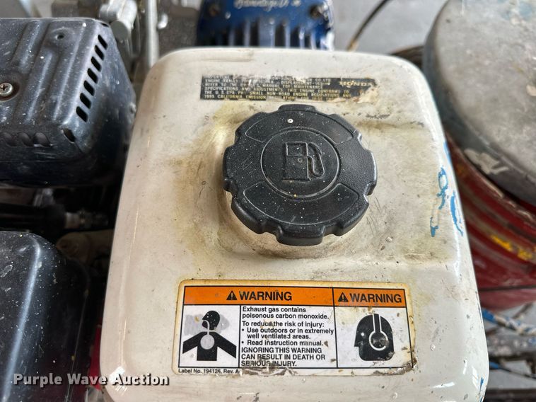 image for item NP9516 2001 Graco Line Lazer II 5900  paint striper