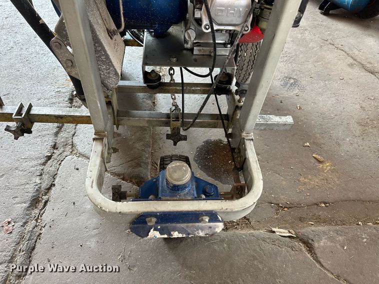 image for item NP9516 2001 Graco Line Lazer II 5900  paint striper