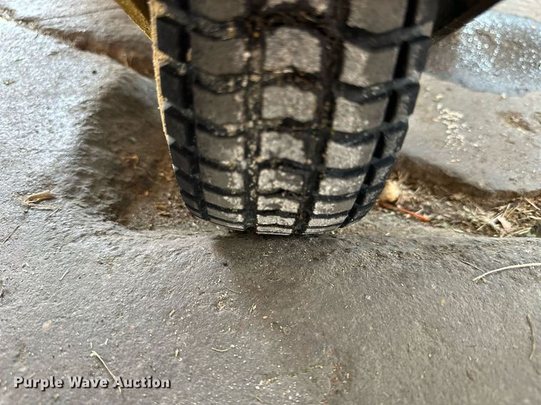 image for item NP9516 2001 Graco Line Lazer II 5900  paint striper