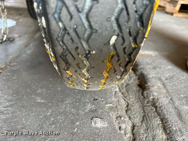 image for item NP9516 2001 Graco Line Lazer II 5900  paint striper