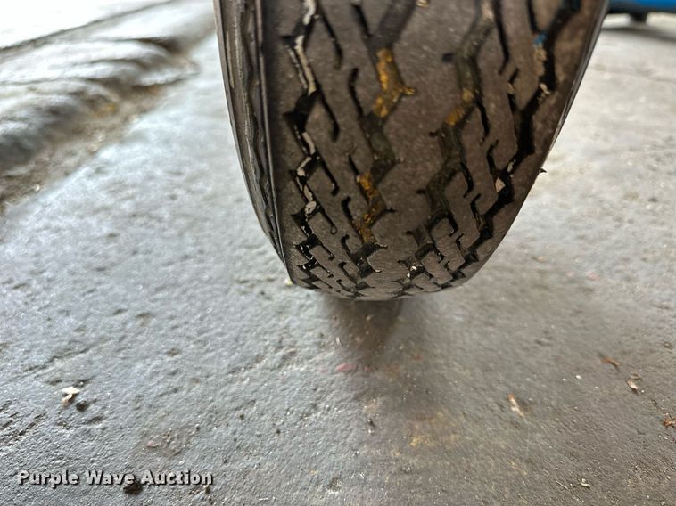 image for item NP9516 2001 Graco Line Lazer II 5900  paint striper