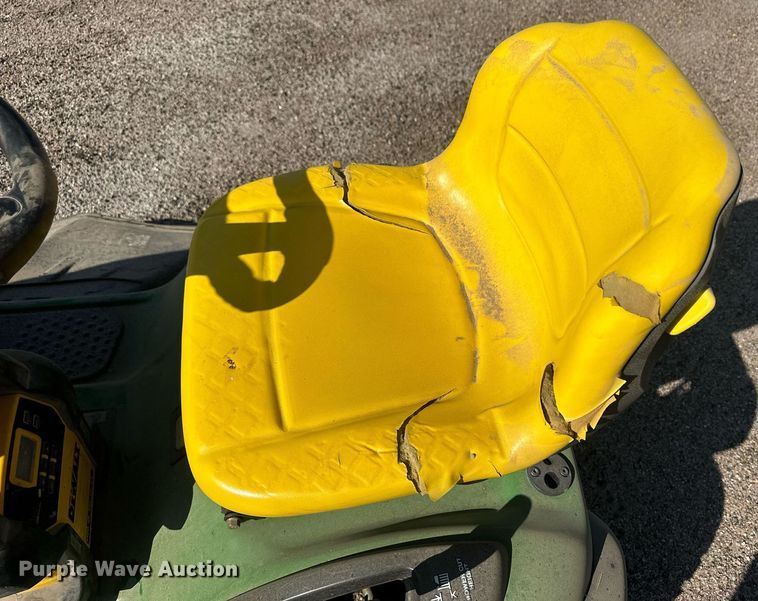 image for item OC9450 2007 John Deere LA140  lawn mower