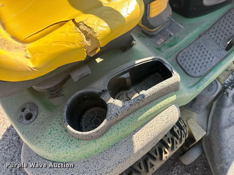 image for item OC9450 2007 John Deere LA140  lawn mower