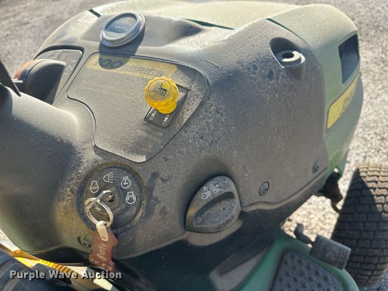 image for item OC9450 2007 John Deere LA140  lawn mower