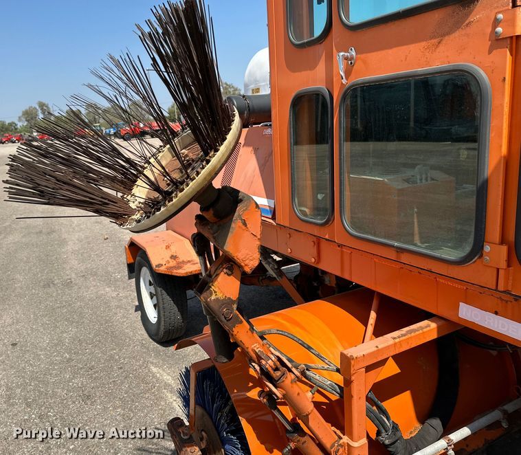 image for item OF9414 2005 Broce RJ350  broom