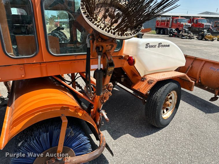 image for item OF9414 2005 Broce RJ350  broom