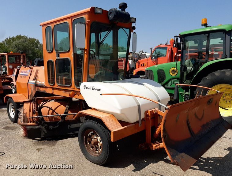 image for item OF9417 2006 Broce RJ350  broom