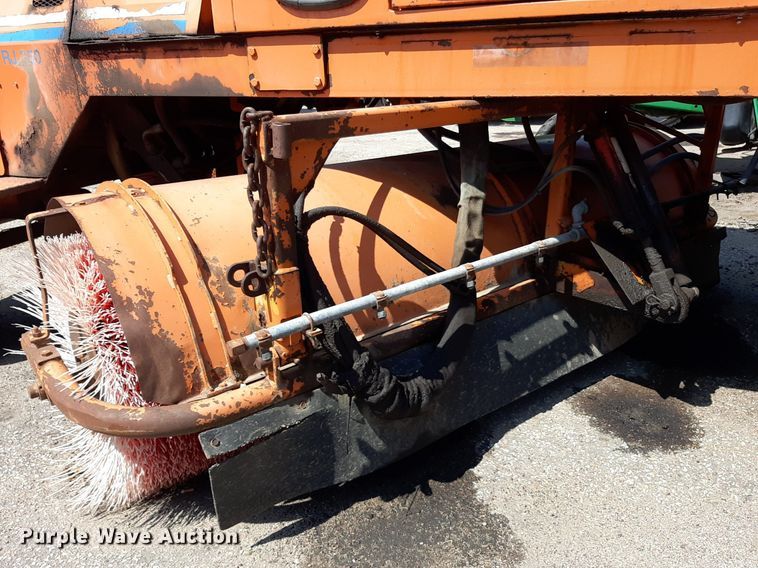 image for item OF9417 2006 Broce RJ350  broom