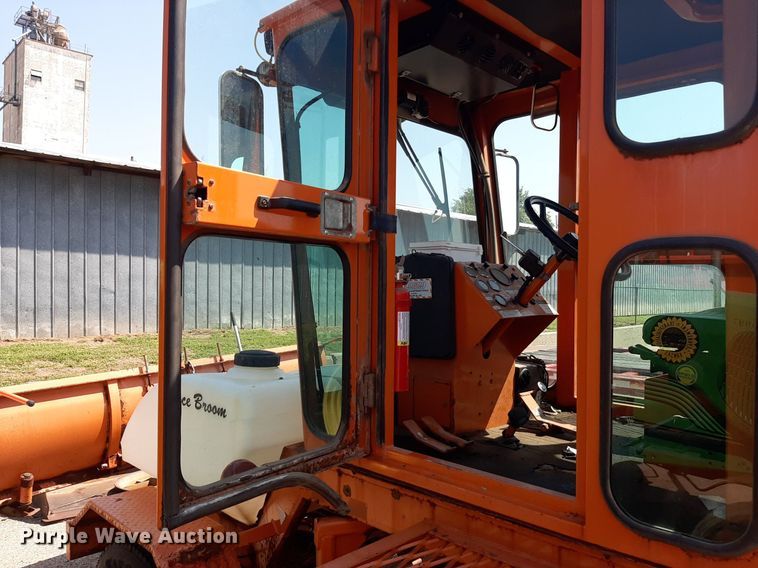 image for item OF9417 2006 Broce RJ350  broom