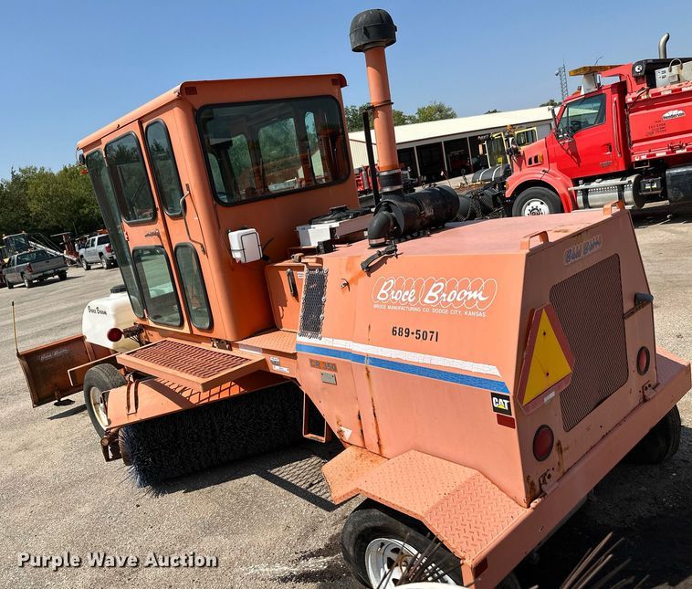 image for item OF9418 2001 Broce CR350  broom