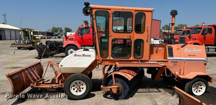 image for item OF9418 2001 Broce CR350  broom