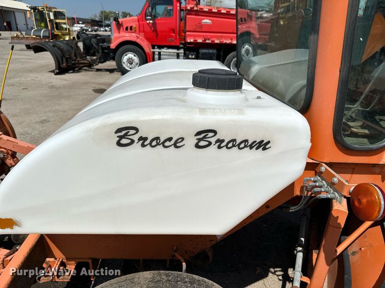 image for item OF9418 2001 Broce CR350  broom