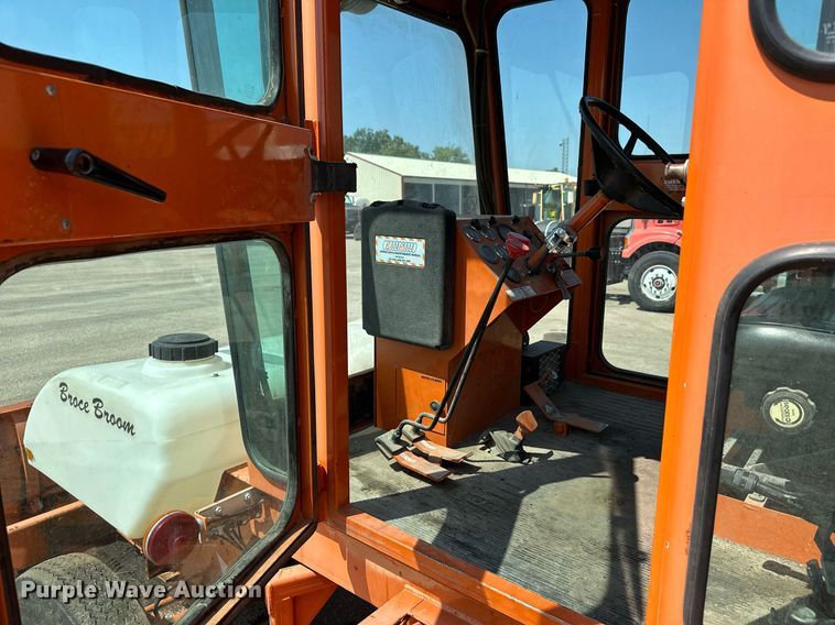 image for item OF9418 2001 Broce CR350  broom