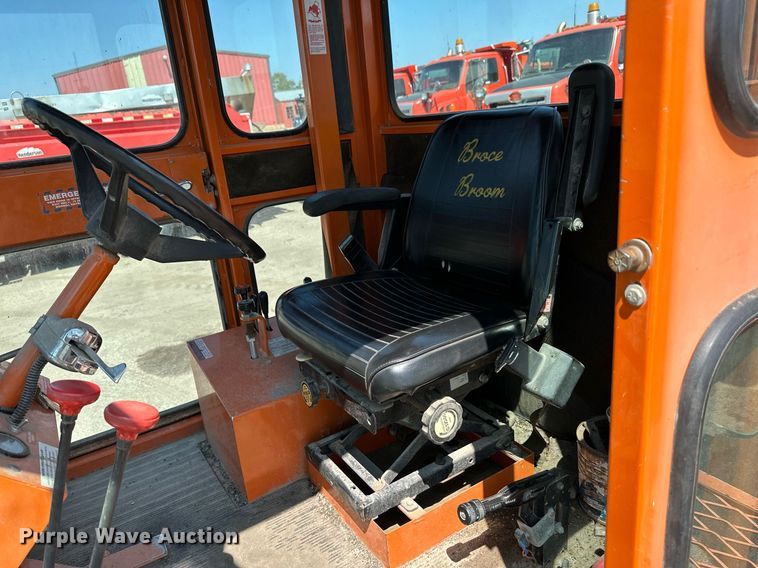 image for item OF9418 2001 Broce CR350  broom