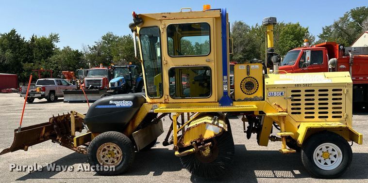 image for item OF9419 2007 Superior Broom DT80-C  broom