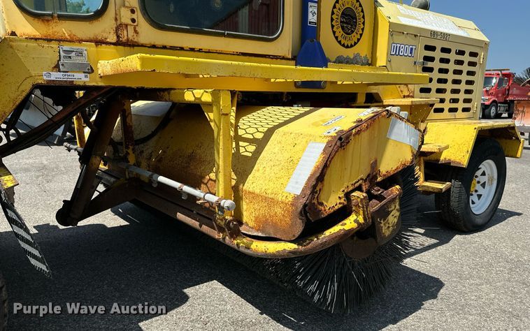 image for item OF9419 2007 Superior Broom DT80-C  broom