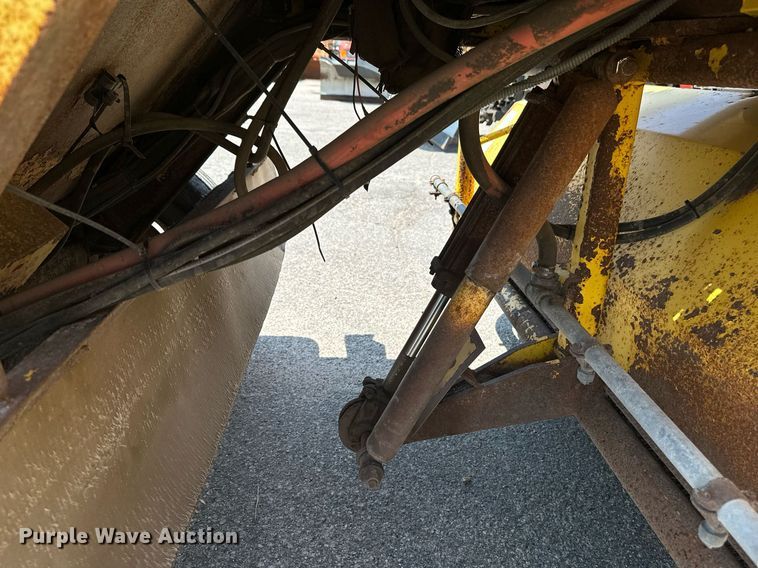 image for item OF9419 2007 Superior Broom DT80-C  broom