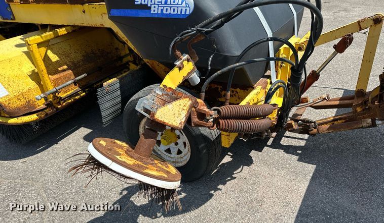 image for item OF9419 2007 Superior Broom DT80-C  broom