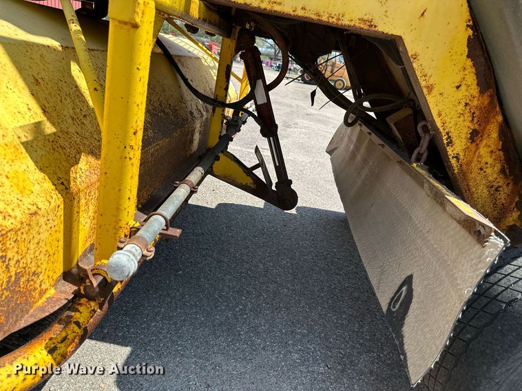 image for item OF9419 2007 Superior Broom DT80-C  broom