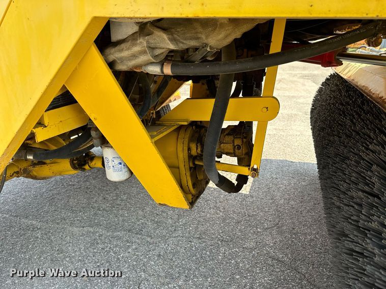 image for item OF9419 2007 Superior Broom DT80-C  broom