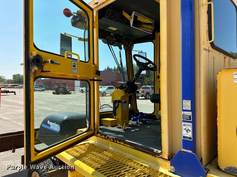 image for item OF9419 2007 Superior Broom DT80-C  broom