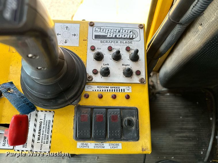 image for item OF9419 2007 Superior Broom DT80-C  broom