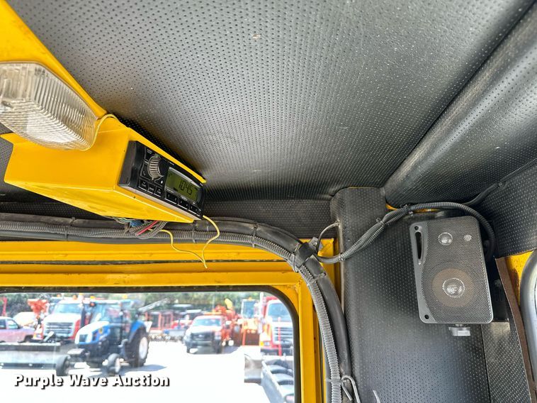 image for item OF9419 2007 Superior Broom DT80-C  broom