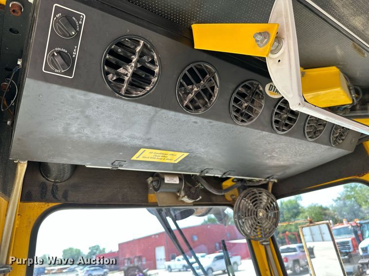 image for item OF9419 2007 Superior Broom DT80-C  broom