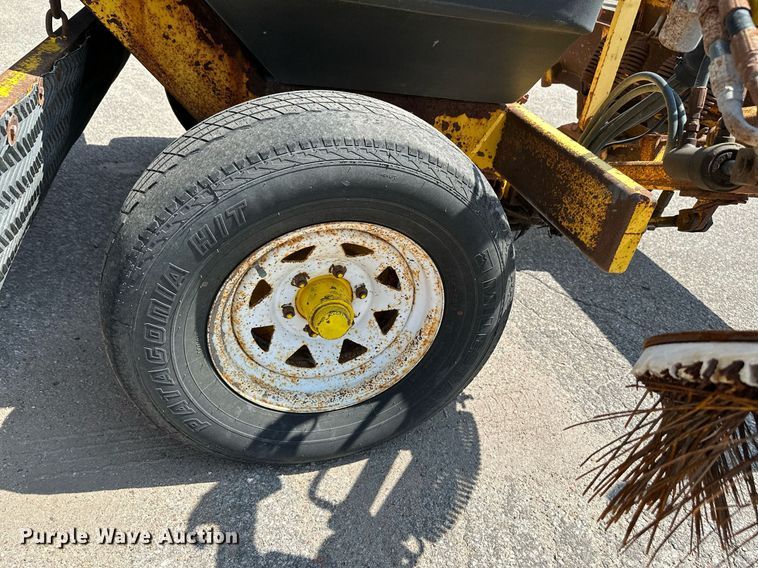 image for item OF9419 2007 Superior Broom DT80-C  broom