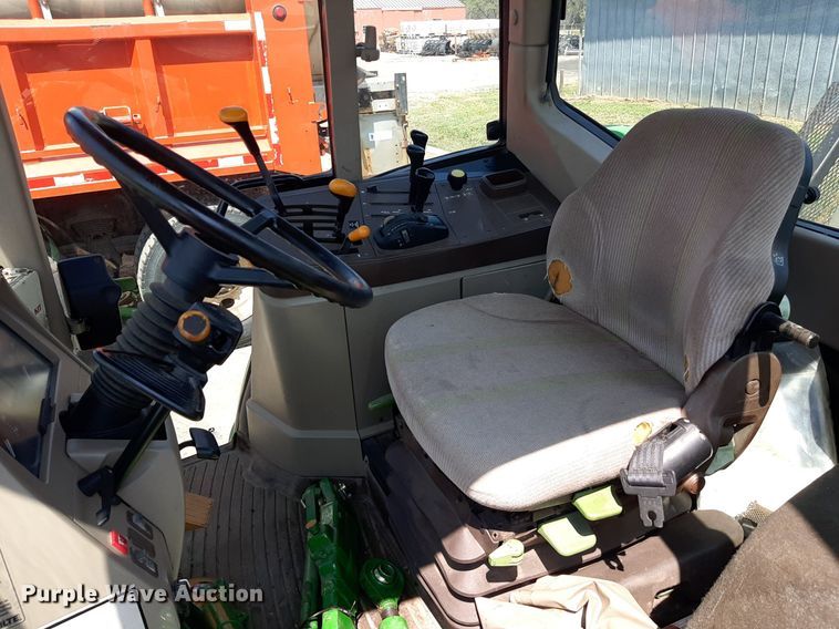 image for item OF9420 2007 John Deere 6415  tractor