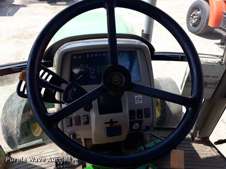 image for item OF9420 2007 John Deere 6415  tractor