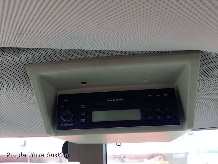 image for item OF9420 2007 John Deere 6415  tractor